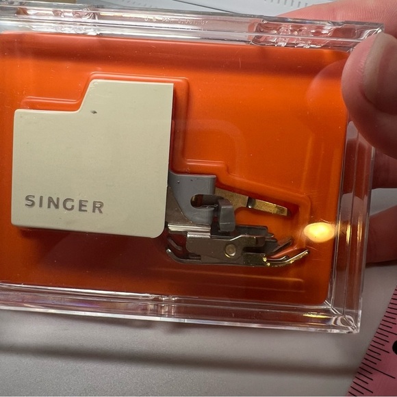 Vintage Singer Smooth & Even Feed Sewing Machine Foot For Vertical & Zig-Zag C-4 - Picture 4 of 7